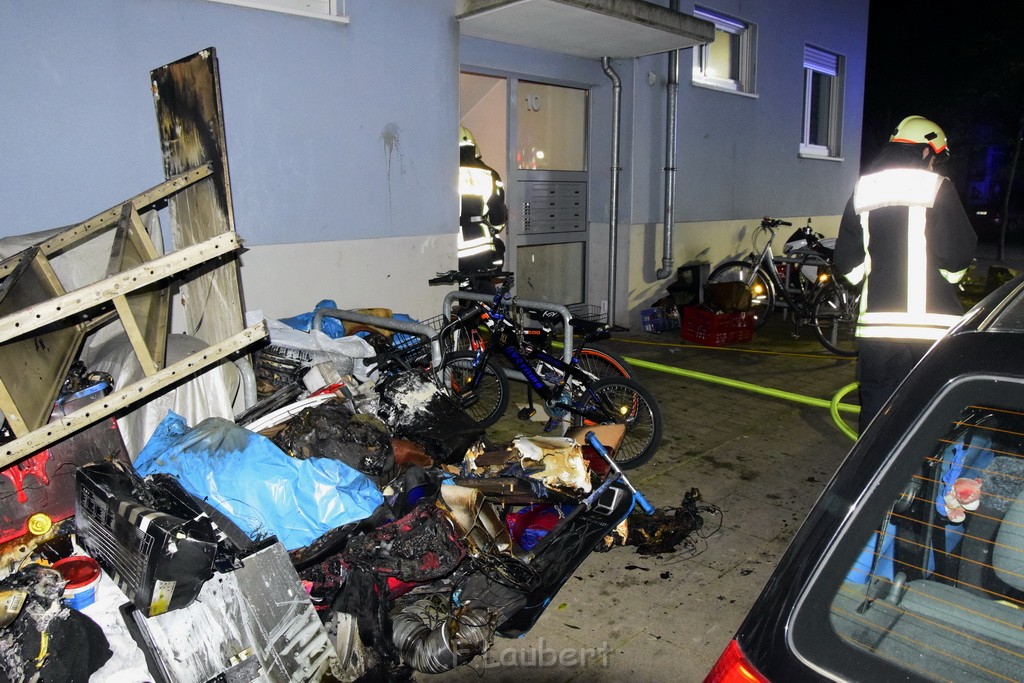 Feuer 2 Y Kellerbrand Koeln Ostheim Ruppinerstr P206.JPG - Miklos Laubert